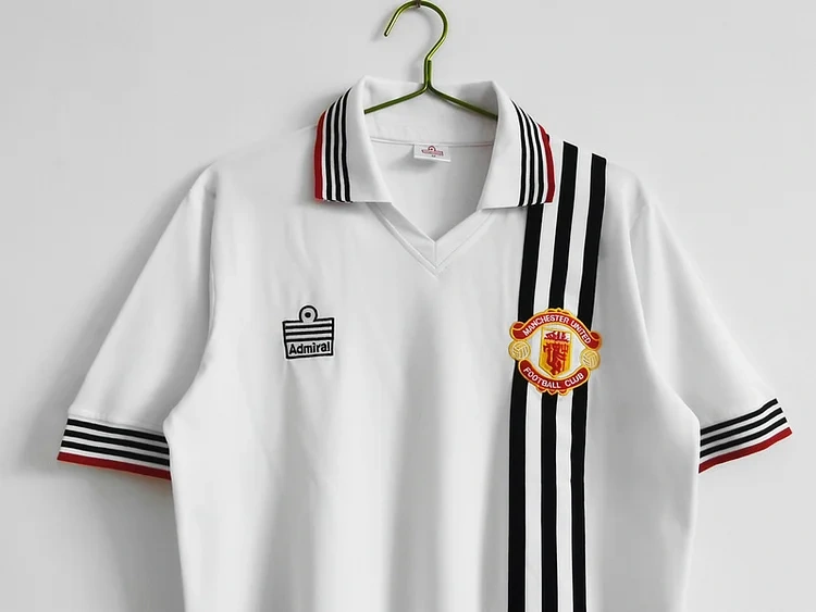 Retro 1975-80 Manchester United Away White Football Shirt