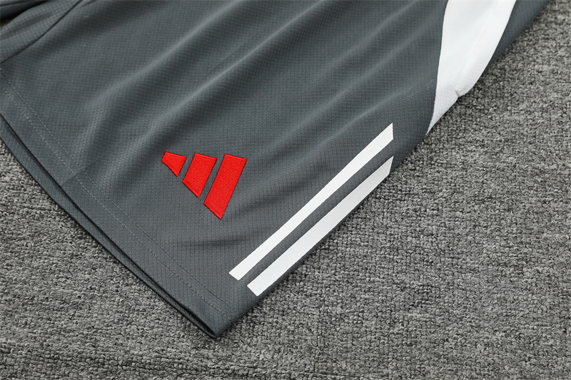 2024-25 Manchester United Dark Gray Short Sleeve Suit