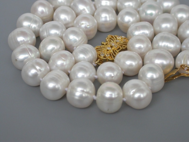 natural SUper Luster 18" 12mm round white FW pearls Beaded Strand necklace c1693