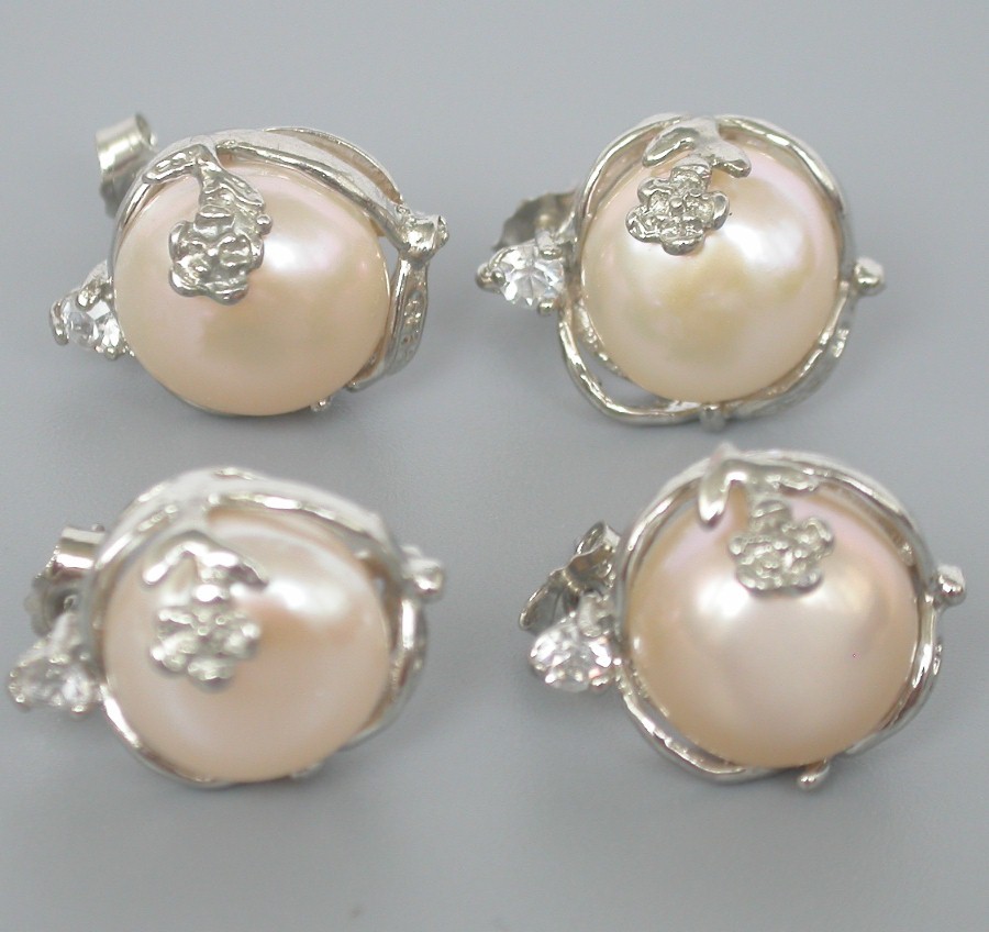 natural 2 piece 14mm light pink pearls Earrings Platinum Plated Stud c1094