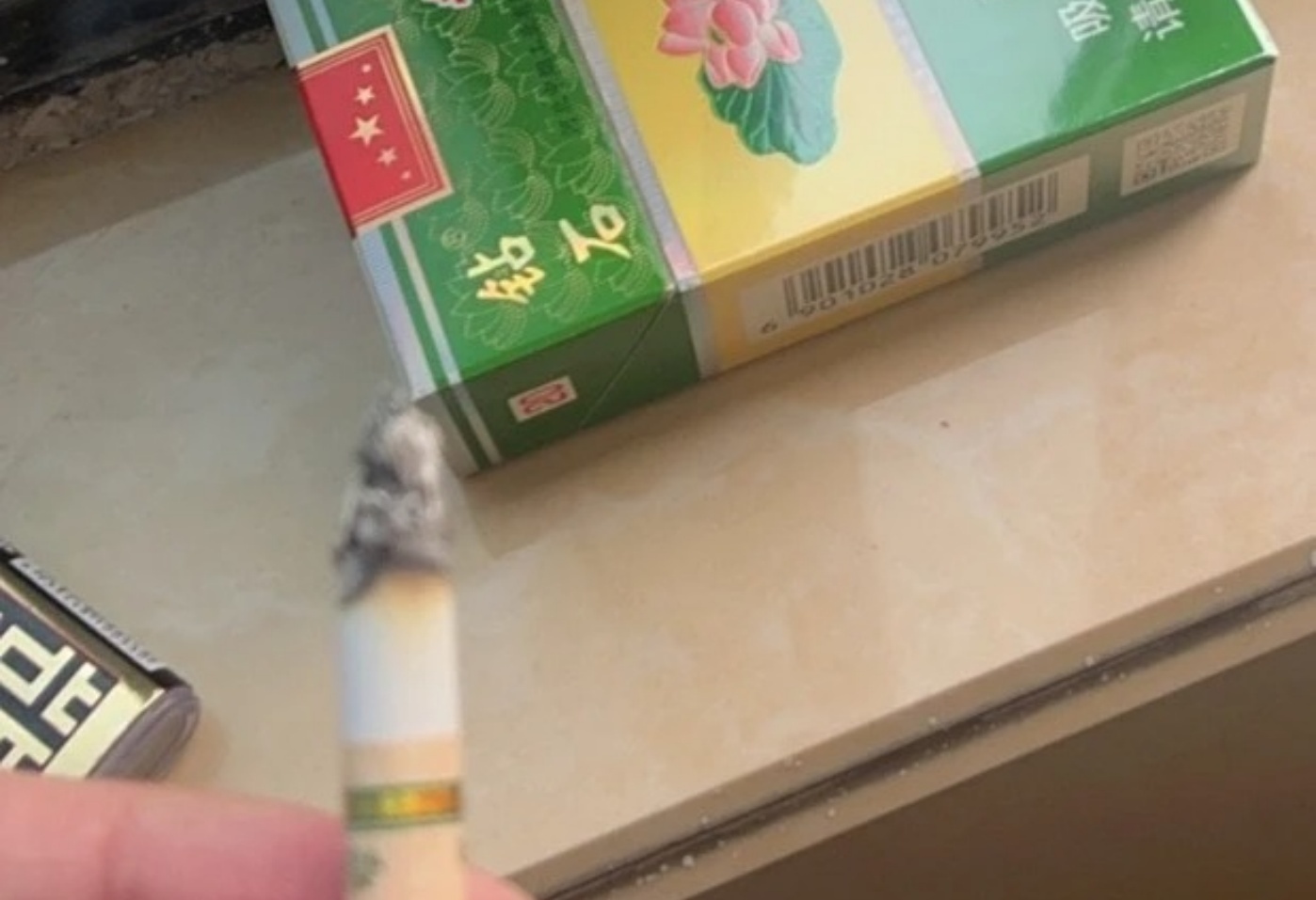 Chinese Lotus Cigarettes Australia｜Premium Smooth Taste with a Unique Lotus Aroma