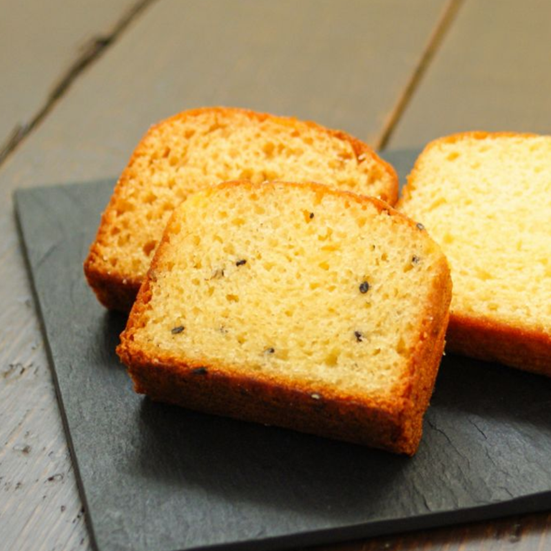 One Kanazawa Kenrokuen persimmon cake and one Kinshiro sweet potato cake from Gorotou Island.