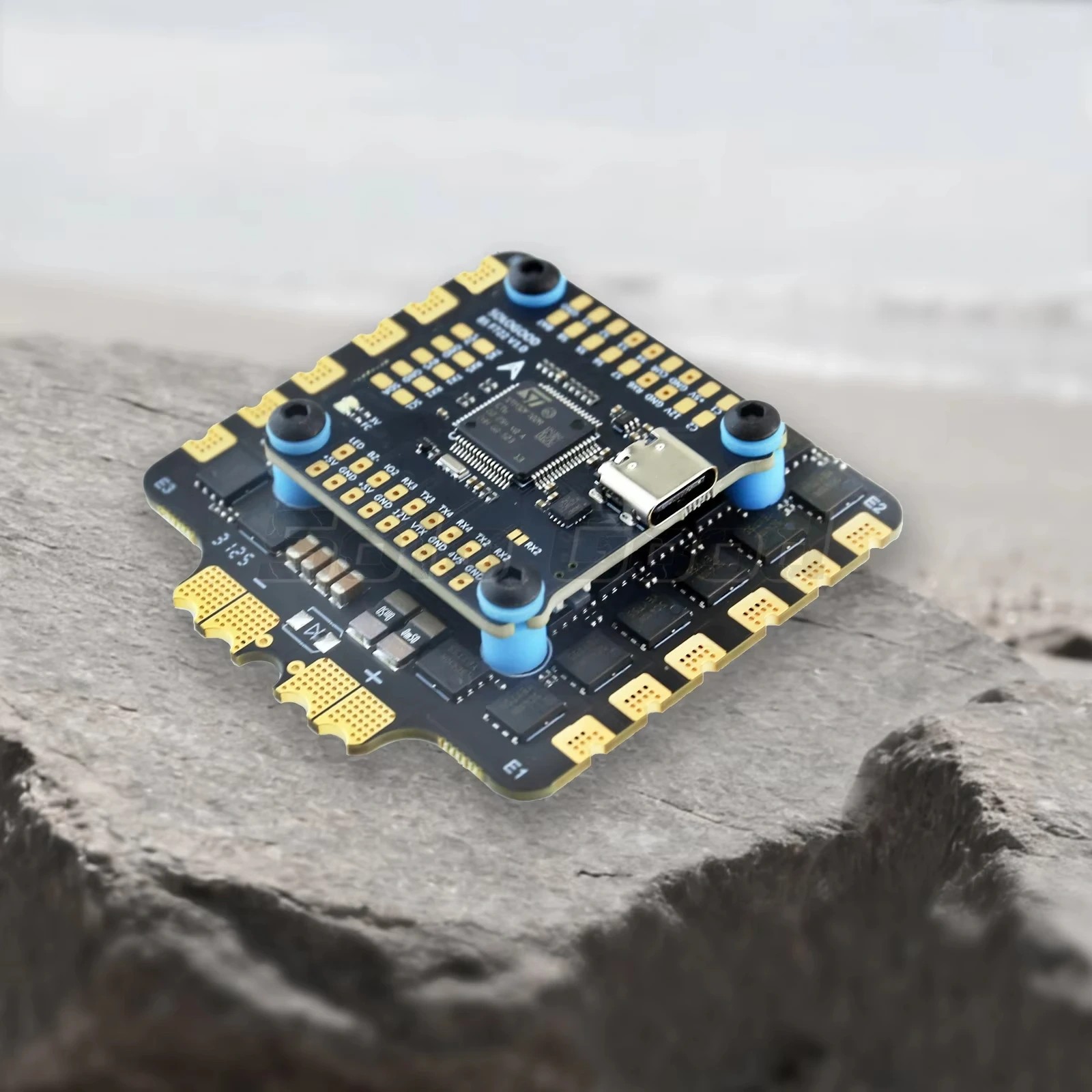 SoloGood 8S F722 100A Stack ICM42688P F722 Flight Controller 100A 4in1 ESC 30.5X30.5mm 3-8S Support 2 Cameras for FPV Drones