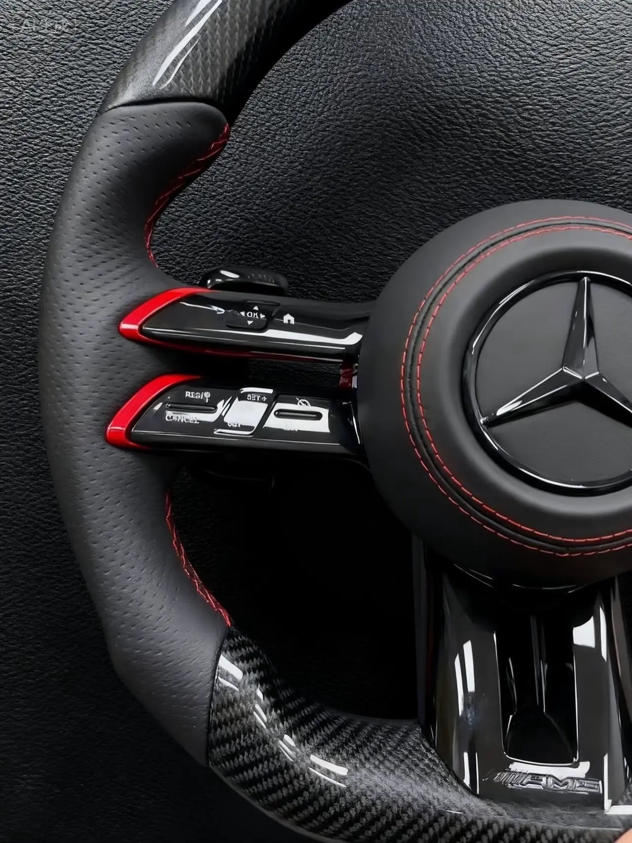 The 2022 Mercedes Benz GLE450 carbon fiber steering wheel has red elements turned green as shown in the picture, and AMG has been changed to MRWRONG