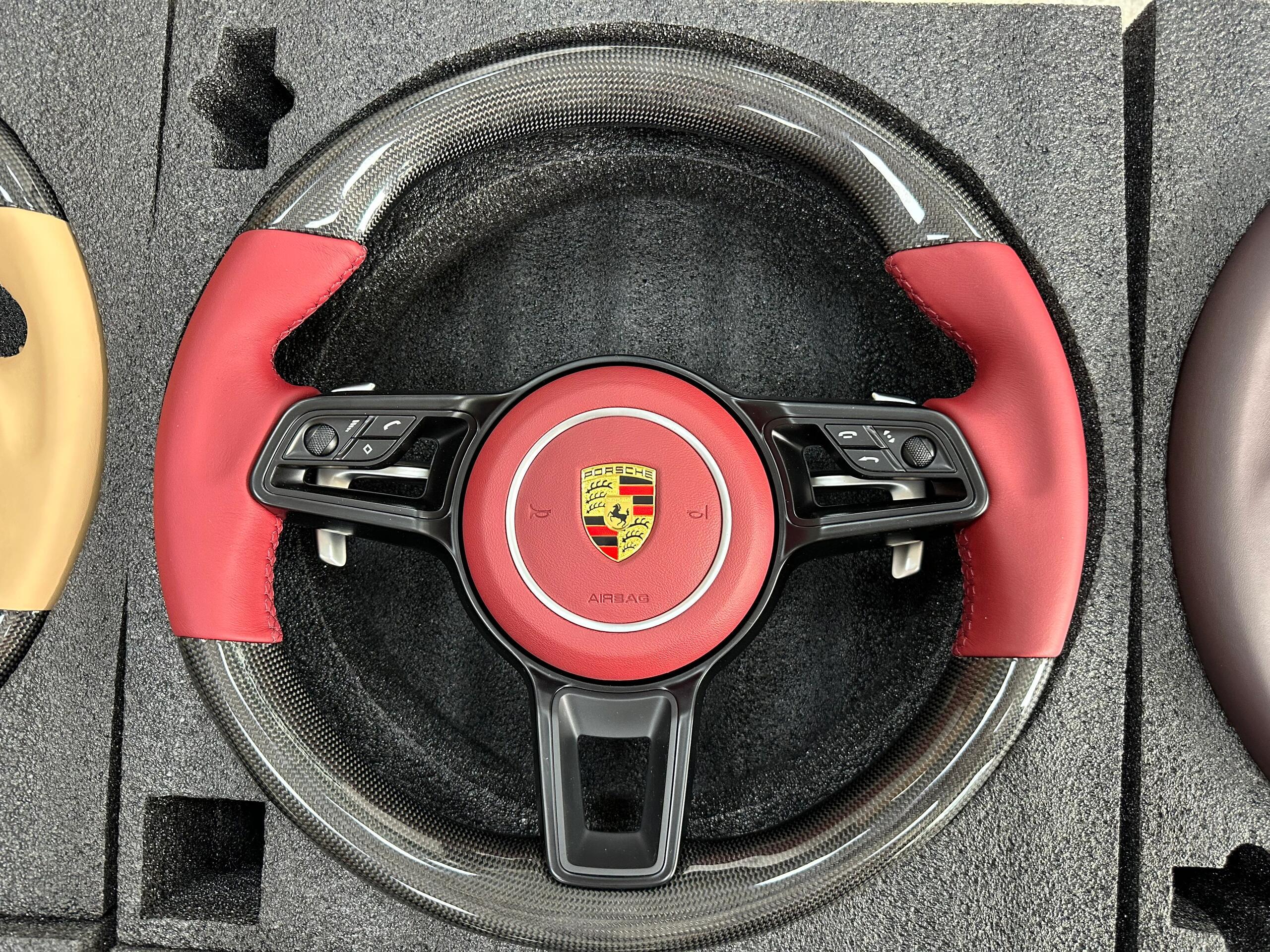 Carbon fiber steering wheels for Porsche 996 997 986 987 981 9PA 955 92A 957 970 971 911 Boxster Cayman 718 Cayenne Panamera