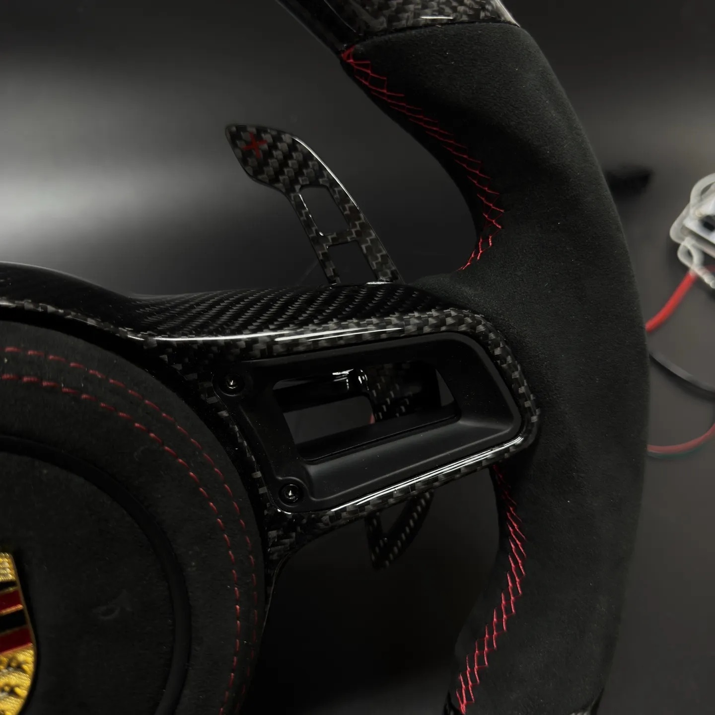 As shown carbon fiber and LED steering wheels for Porsche 996 997 986 987 981 9PA 955 92A 957 970 971 911 Boxster Cayman 718 Cayenne Panamera