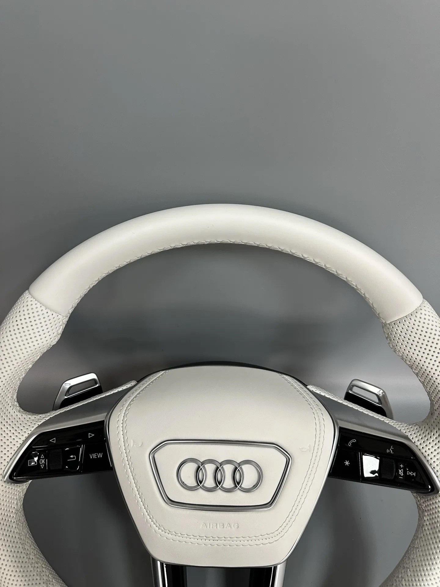 Suitable for Audi C8 A6 A7 S6 S7 RS6 RS7 leather steering wheel