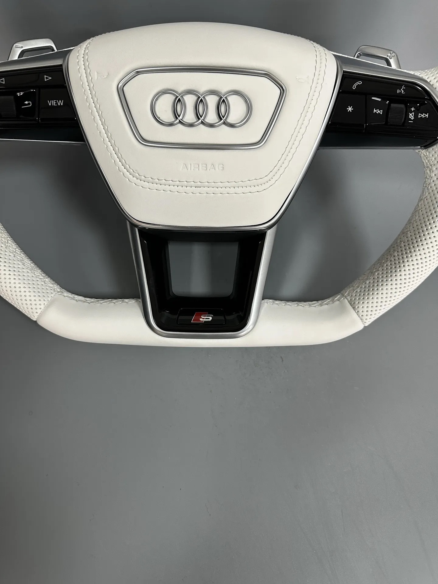 Suitable for Audi C8 A6 A7 S6 S7 RS6 RS7 leather steering wheel