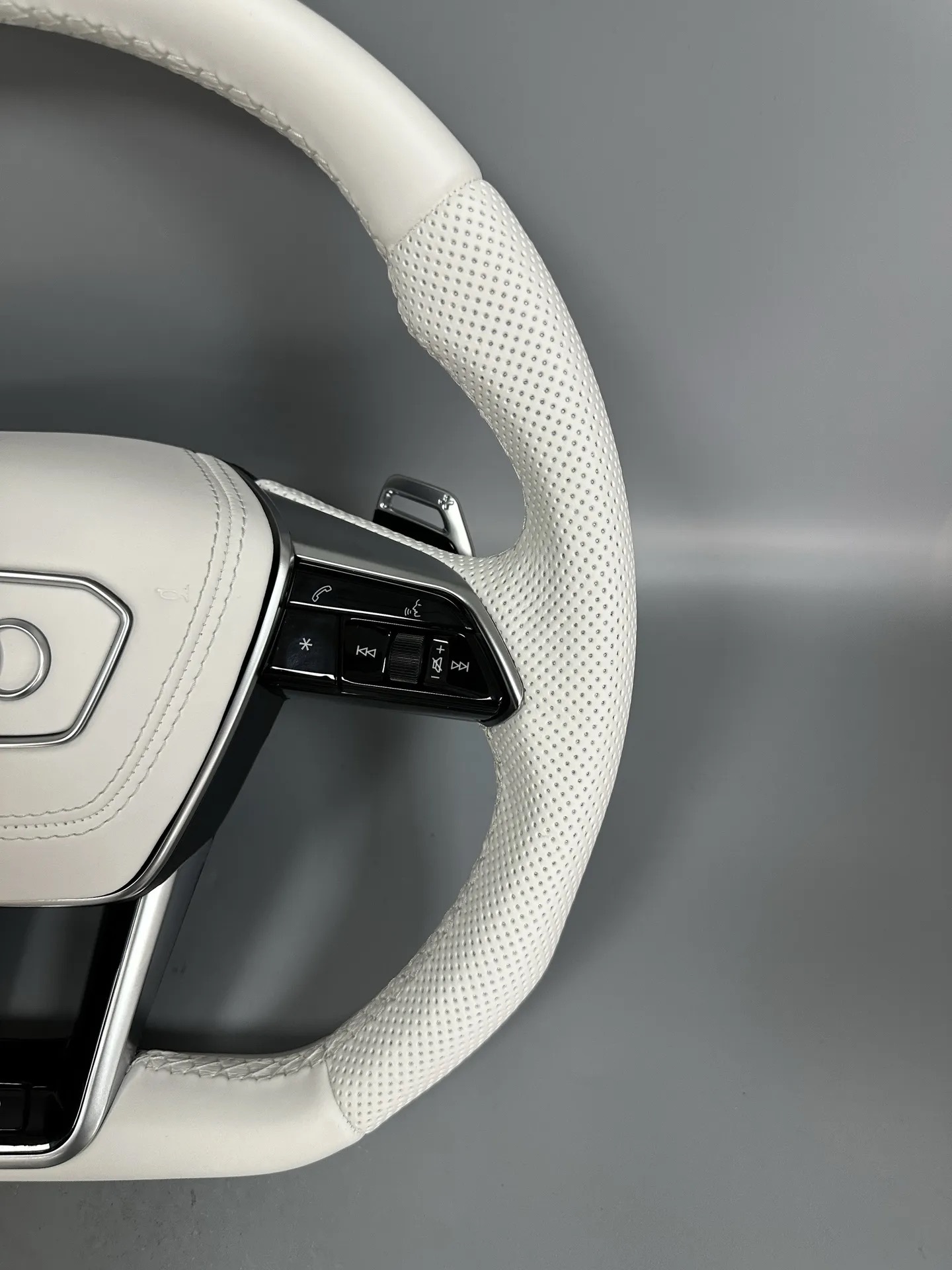 Suitable for Audi C8 A6 A7 S6 S7 RS6 RS7 leather steering wheel