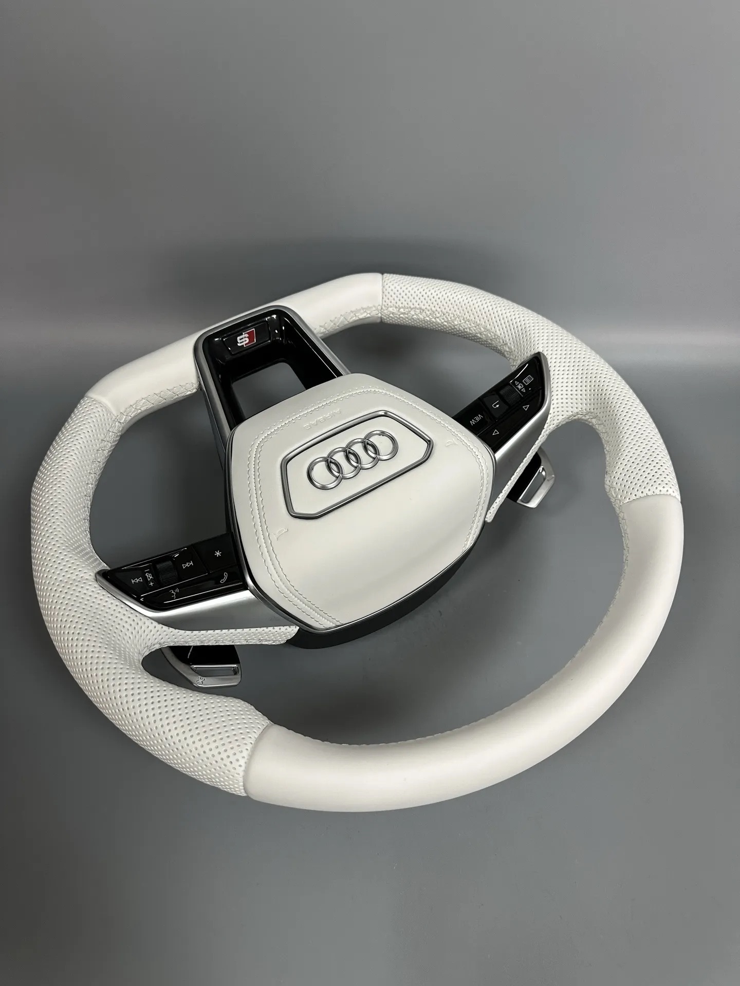 Suitable for Audi C8 A6 A7 S6 S7 RS6 RS7 leather steering wheel