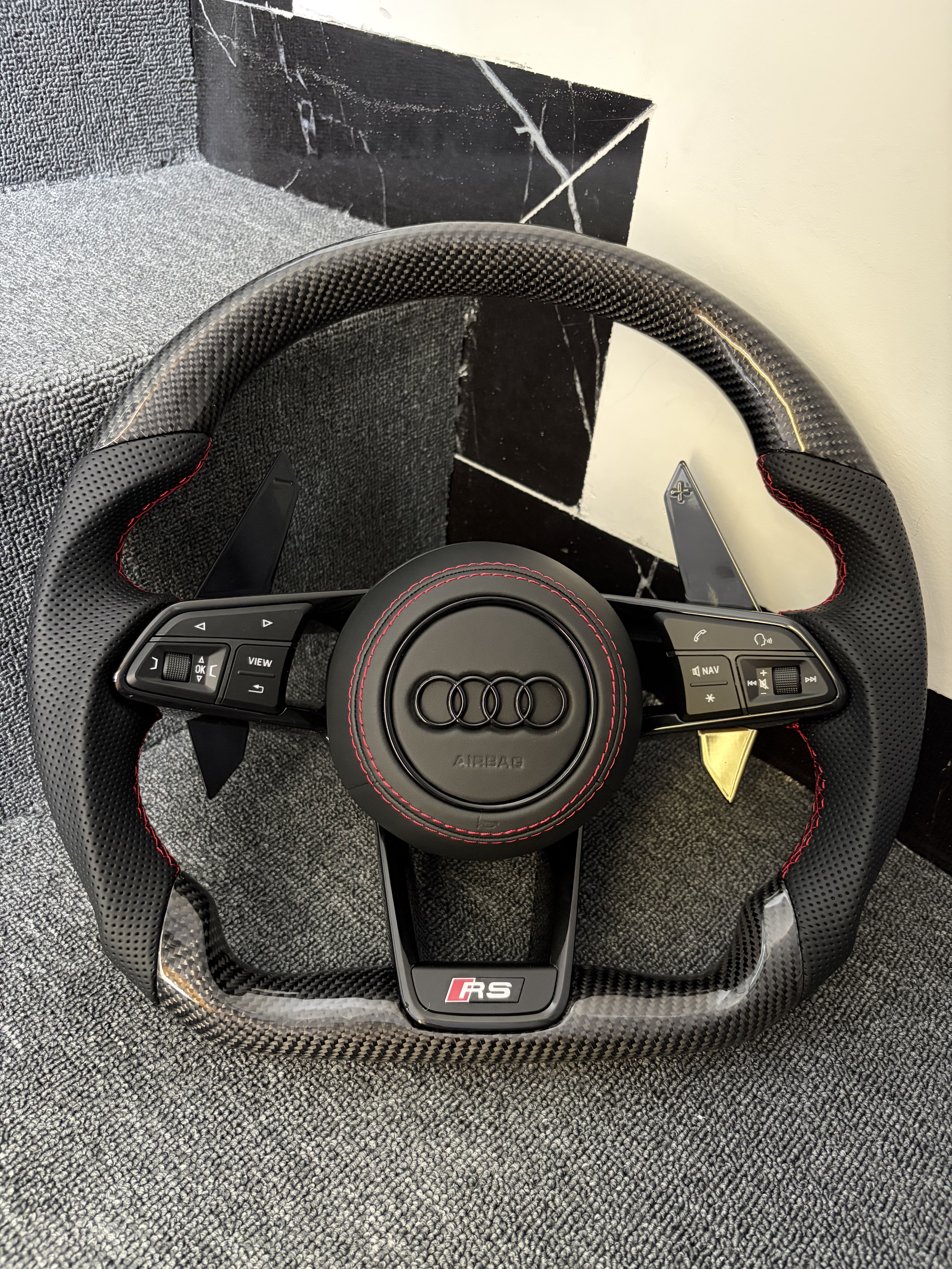 Customized carbon fiber and leather R8 steering wheel suitable for Audi S RS