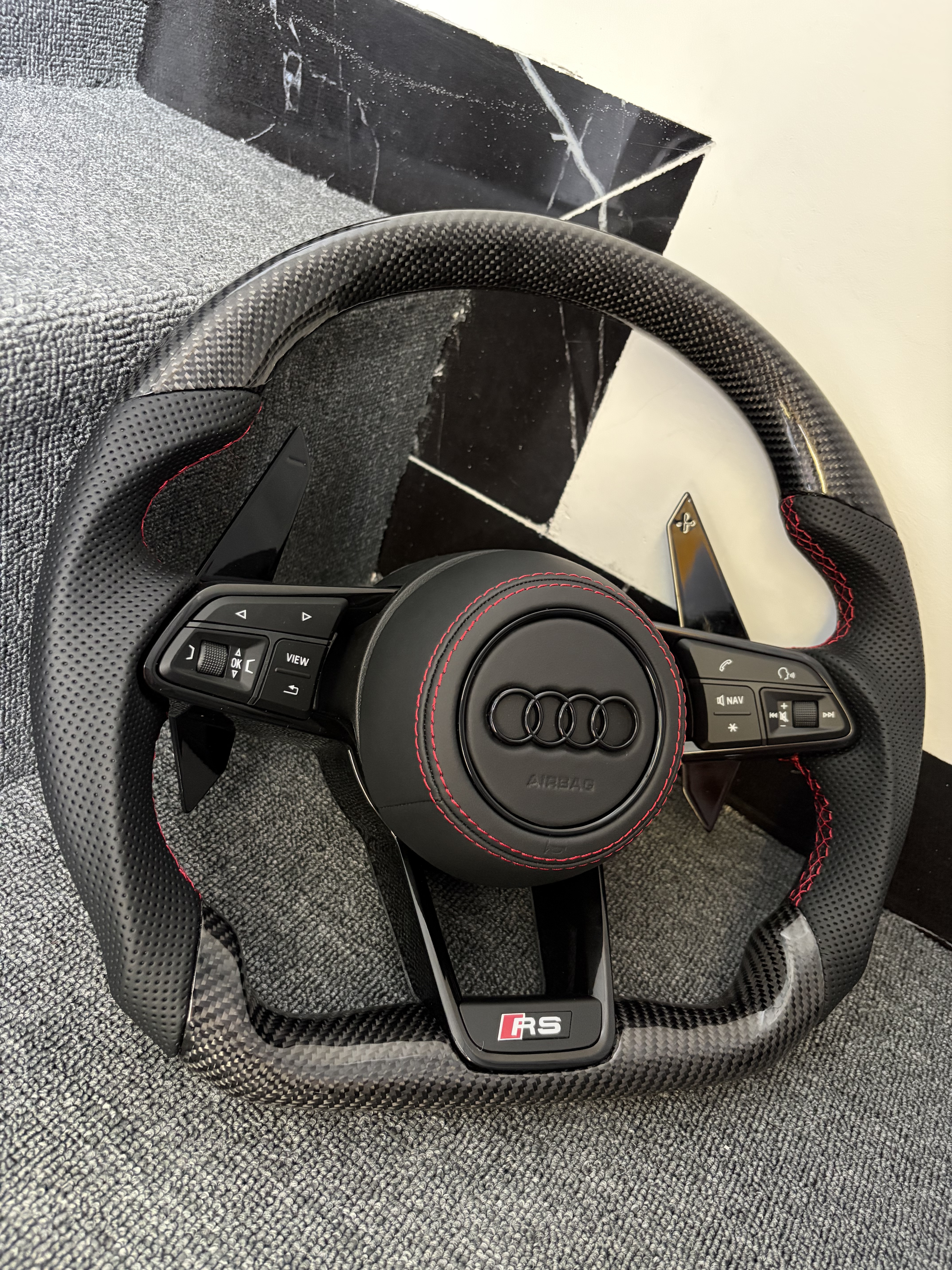 Customized carbon fiber and leather R8 steering wheel suitable for Audi S RS