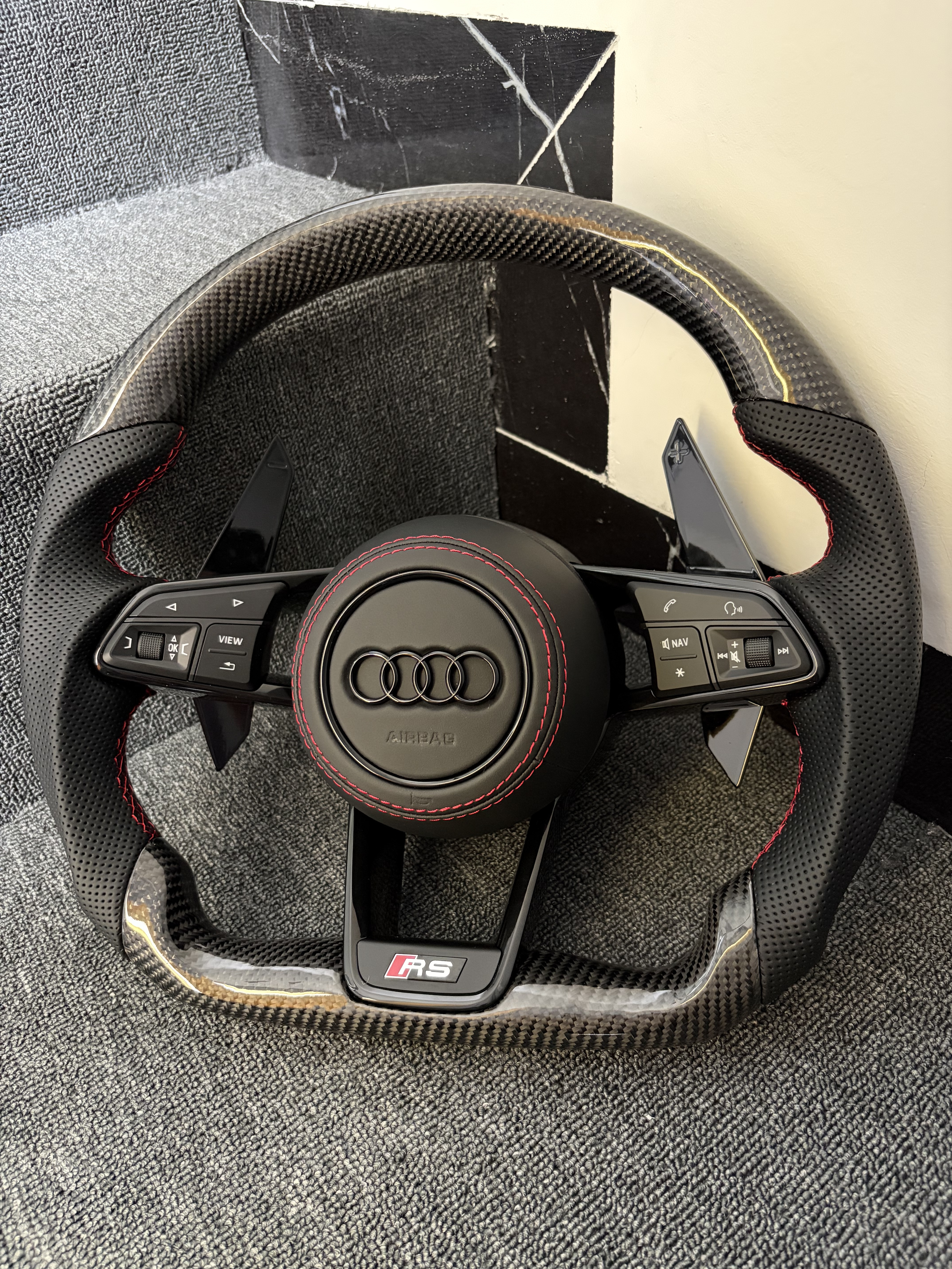 Customized carbon fiber and leather R8 steering wheel suitable for Audi S RS