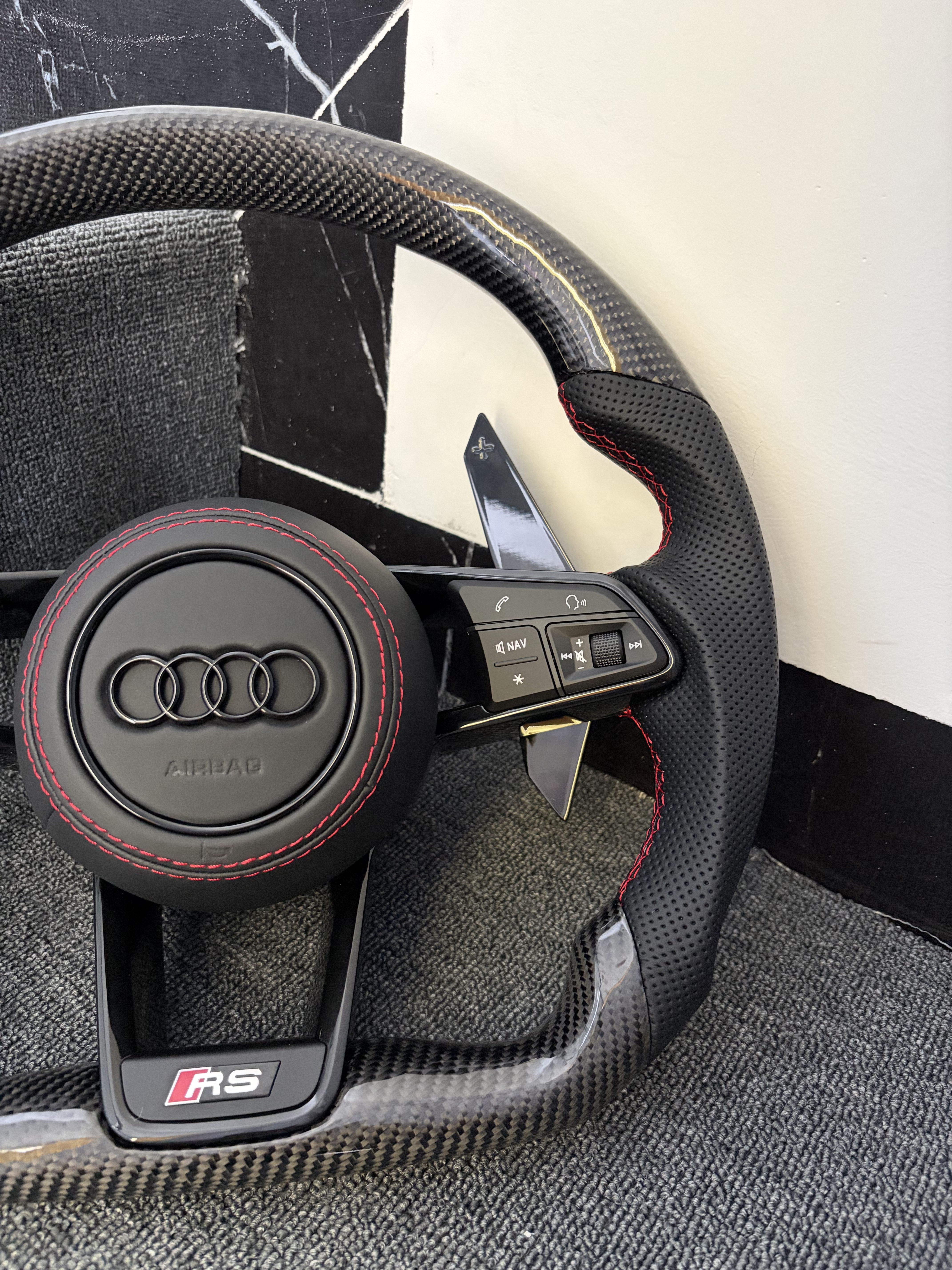 Customized carbon fiber and leather R8 steering wheel suitable for Audi S RS