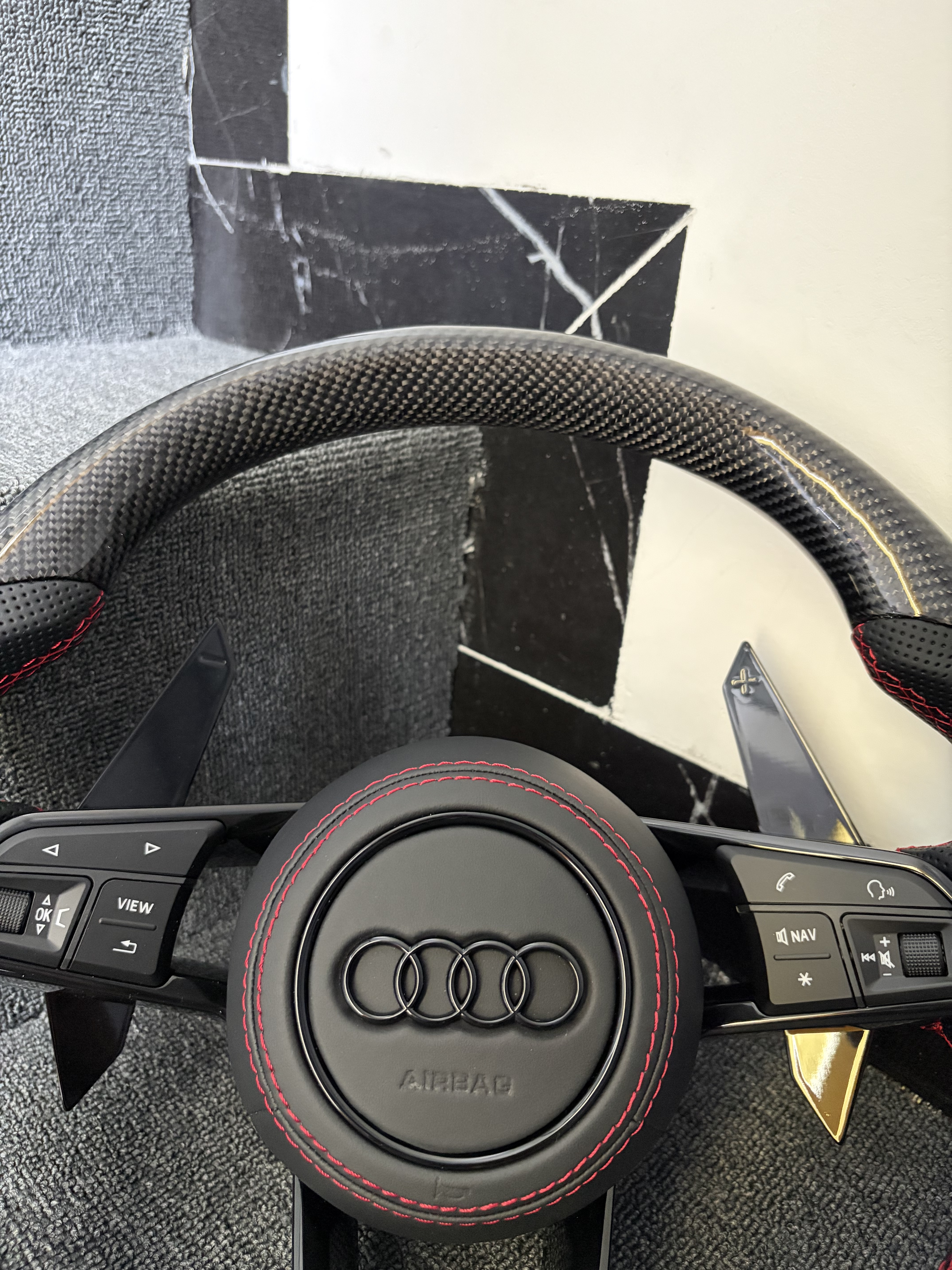 Customized carbon fiber and leather R8 steering wheel suitable for Audi S RS