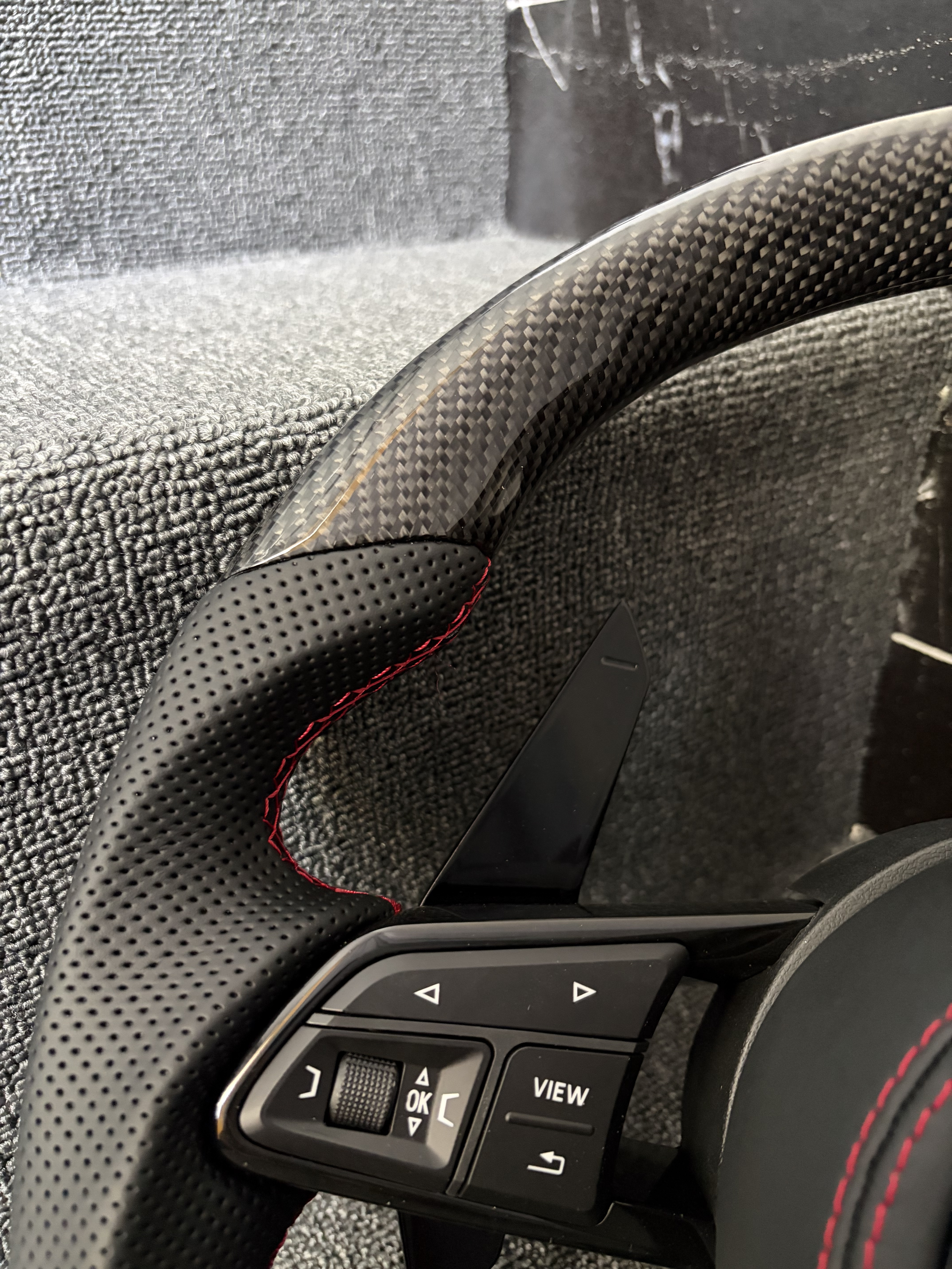 Customized carbon fiber and leather R8 steering wheel suitable for Audi S RS