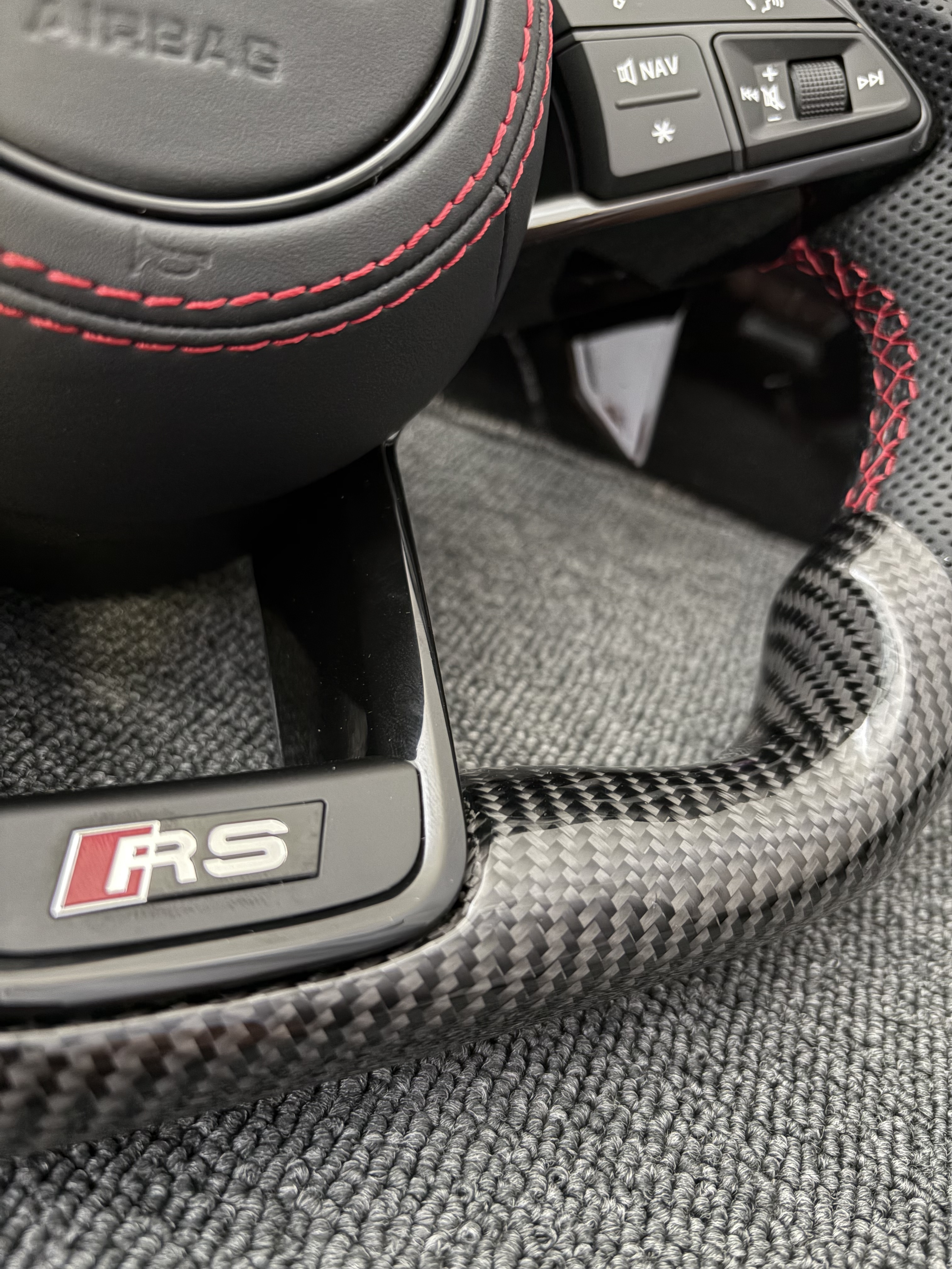 Customized carbon fiber and leather R8 steering wheel suitable for Audi S RS