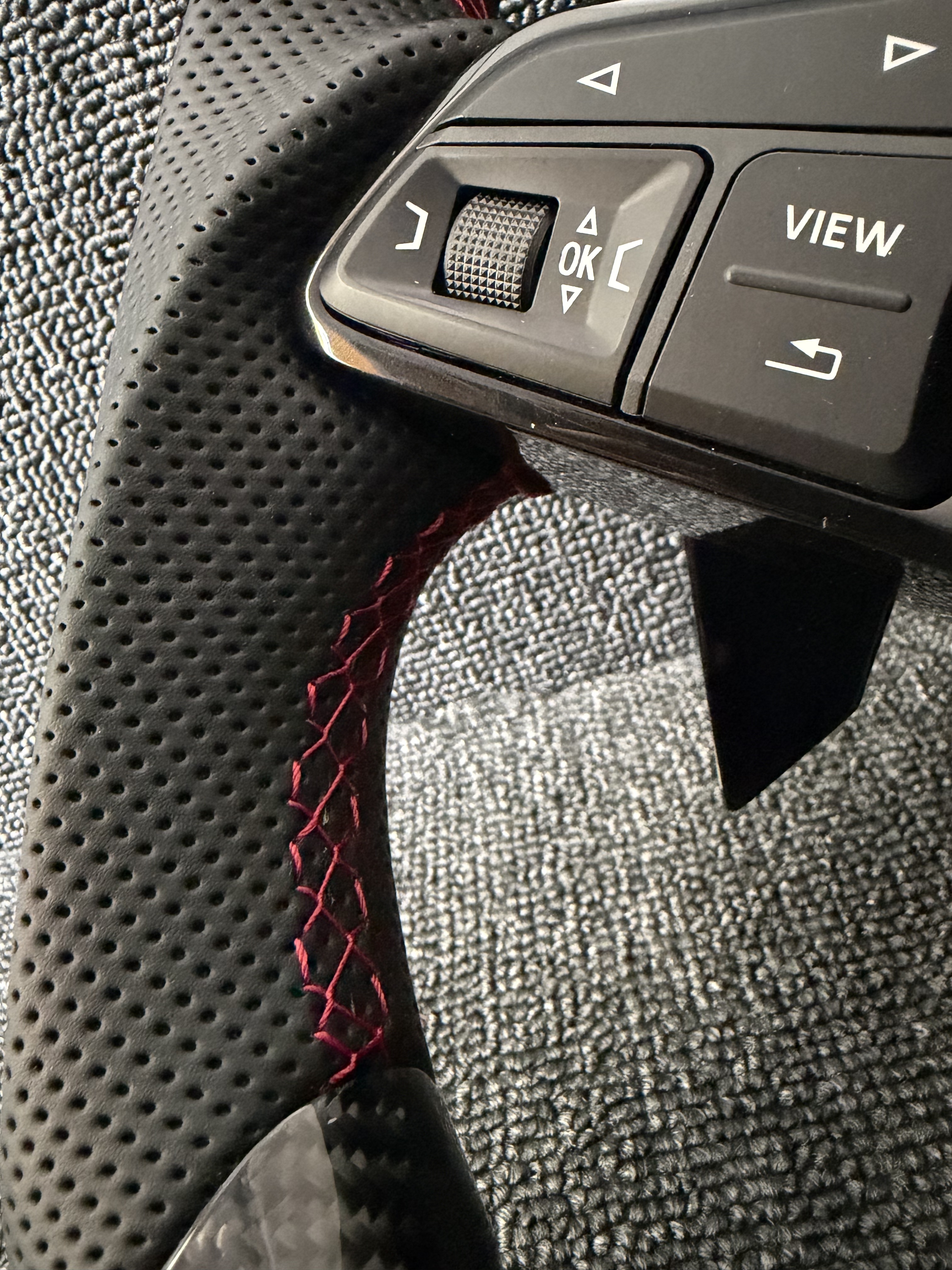Customized carbon fiber and leather R8 steering wheel suitable for Audi S RS
