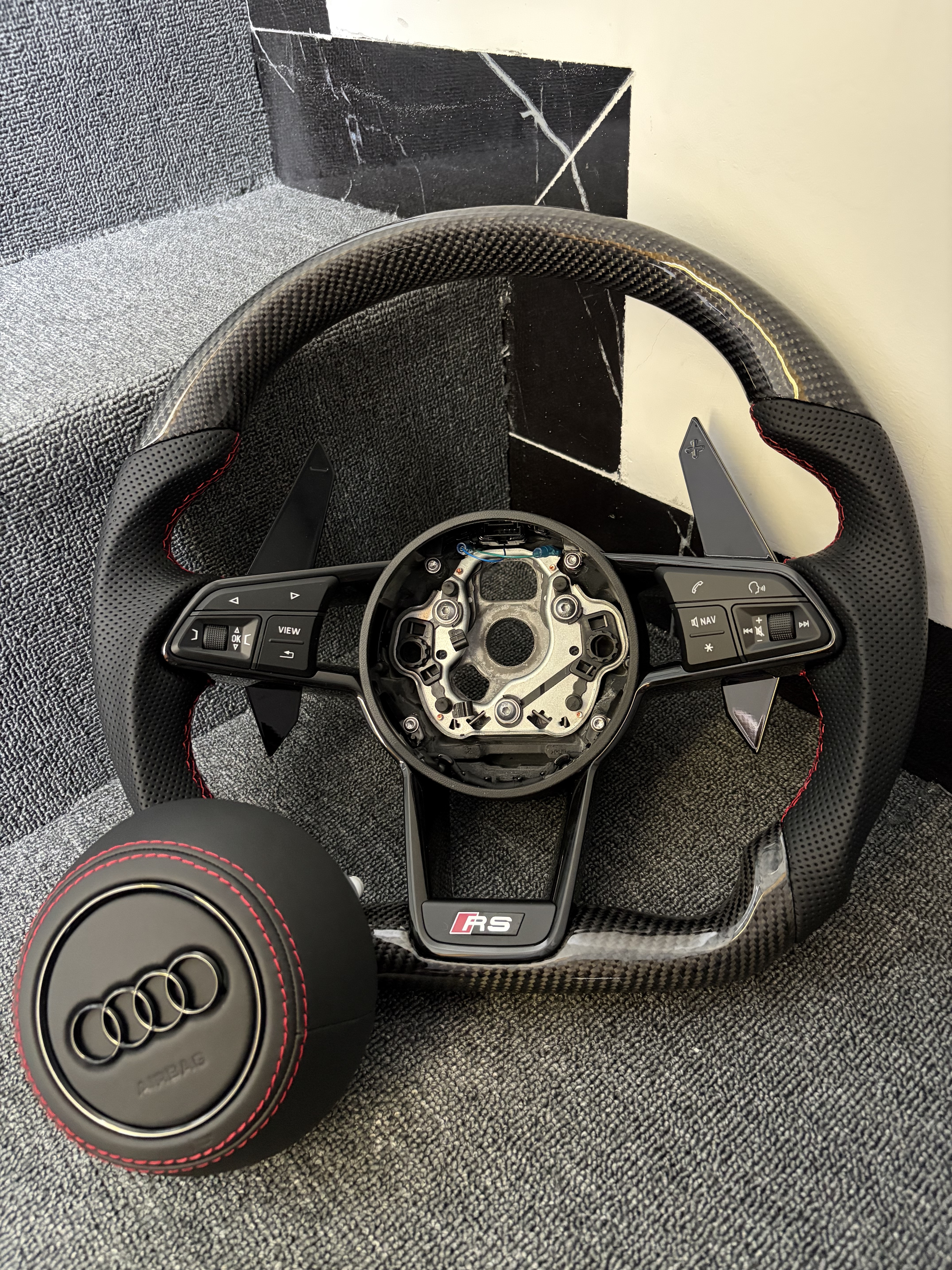 Customized carbon fiber and leather R8 steering wheel suitable for Audi S RS