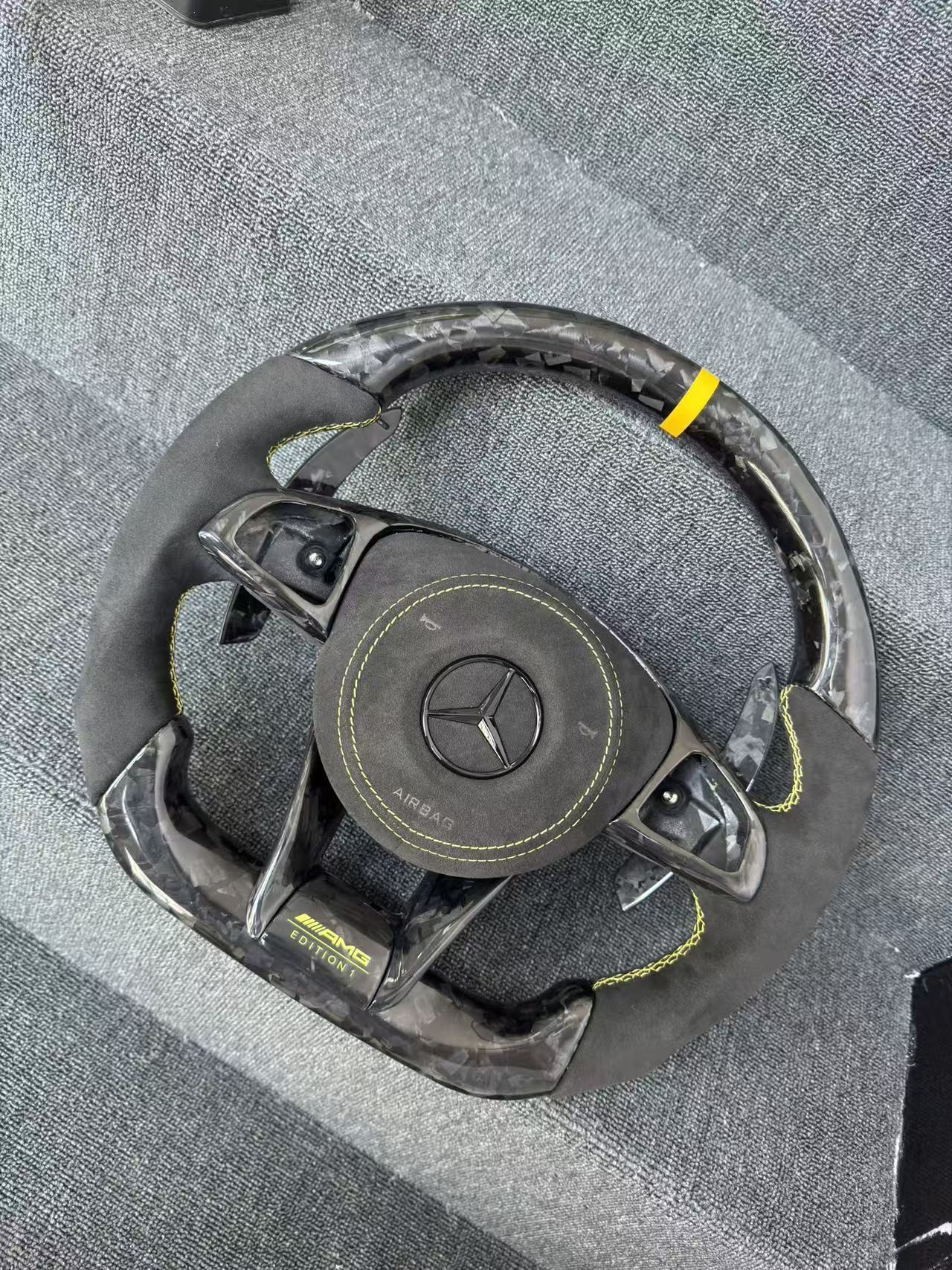 Suitable for Mercedes-Benz W205, W257, C-Class, GLC-Class, S-Class, and E-Class carbon fiber and alcantara AMG steering wheels