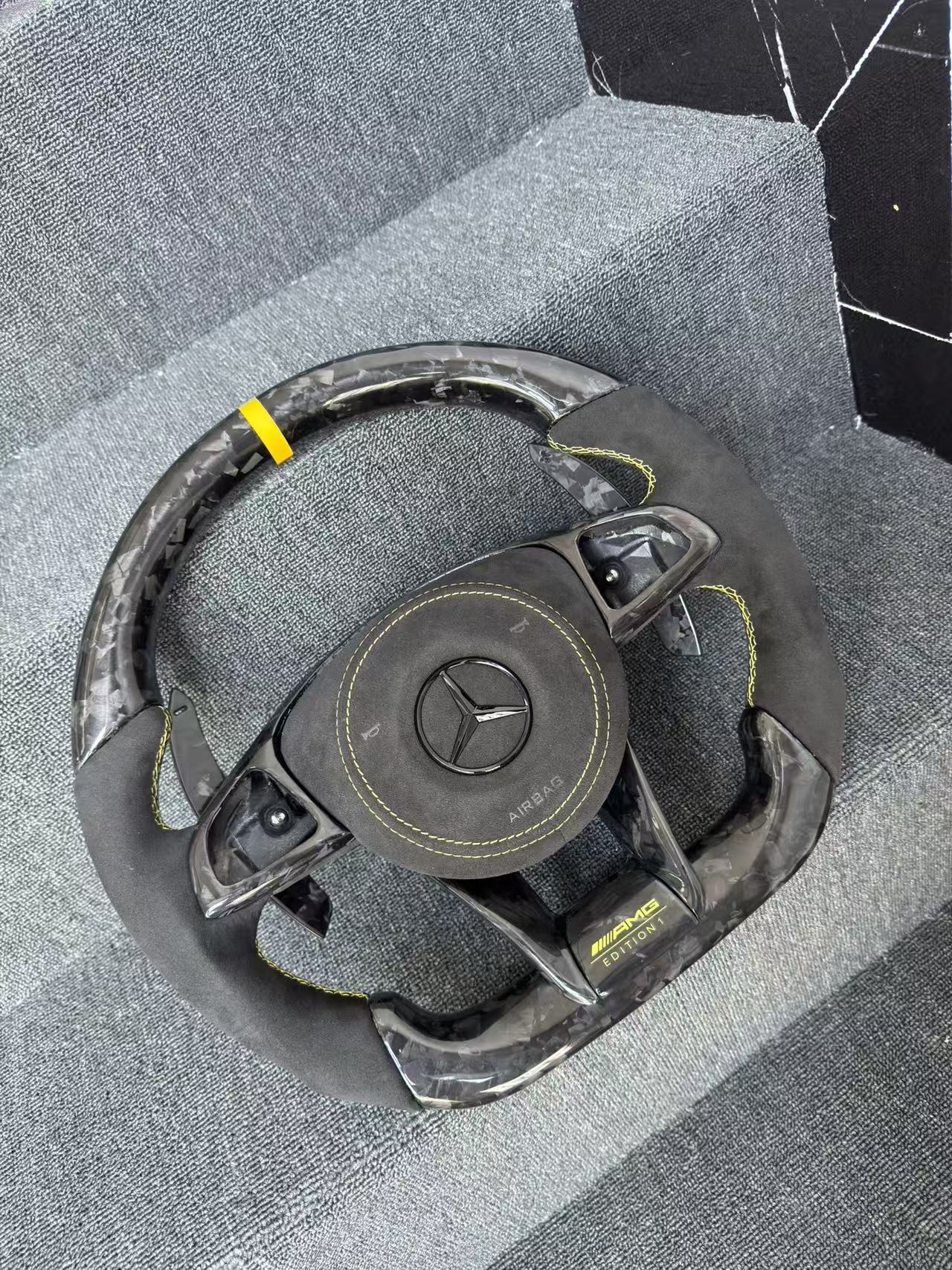 Suitable for Mercedes-Benz W205, W257, C-Class, GLC-Class, S-Class, and E-Class carbon fiber and alcantara AMG steering wheels