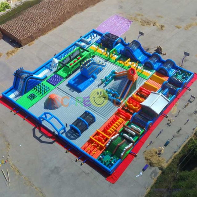 40x40m large outdoor inflatable game park
