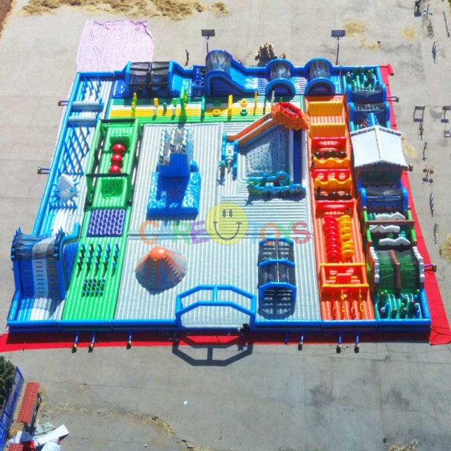 40x40m large outdoor inflatable game park