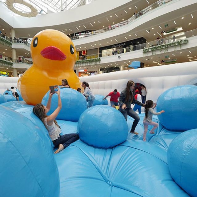 Giant Inflatable bathtub jumping world