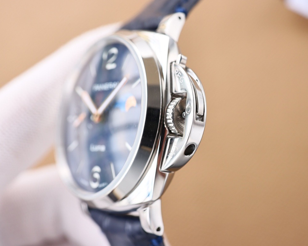 Panerai  Automatic Watch 42mm