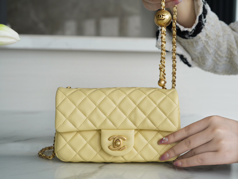(cc) Chanel 23C gold ball