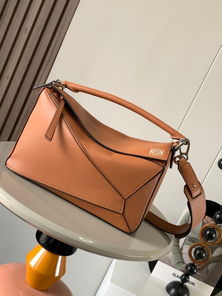 Loewe puzzle 29