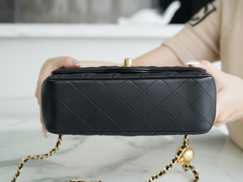 (cc) Chanel 23C gold ball