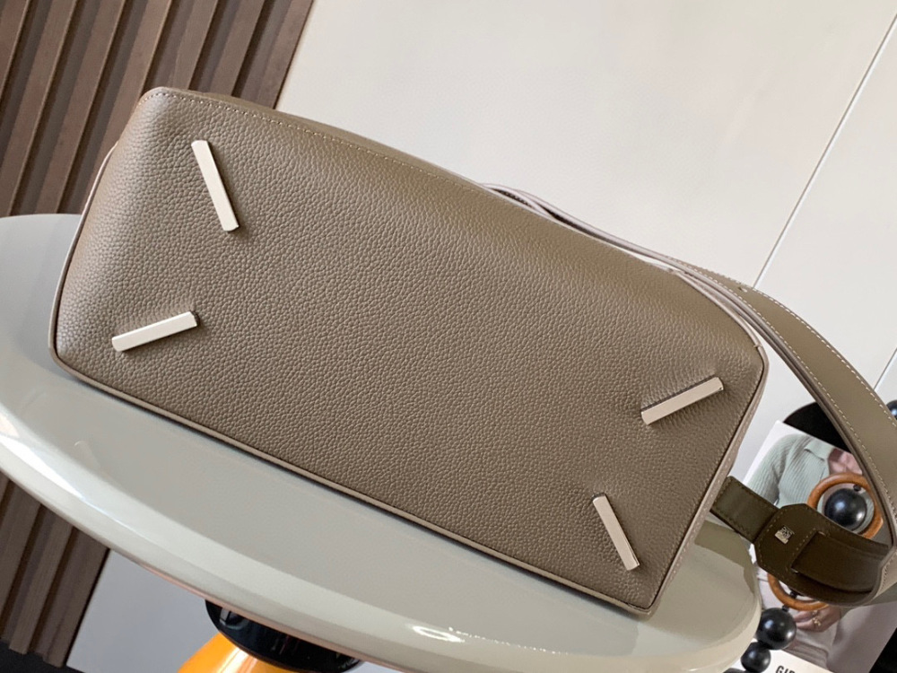 Loewe puzzle 29