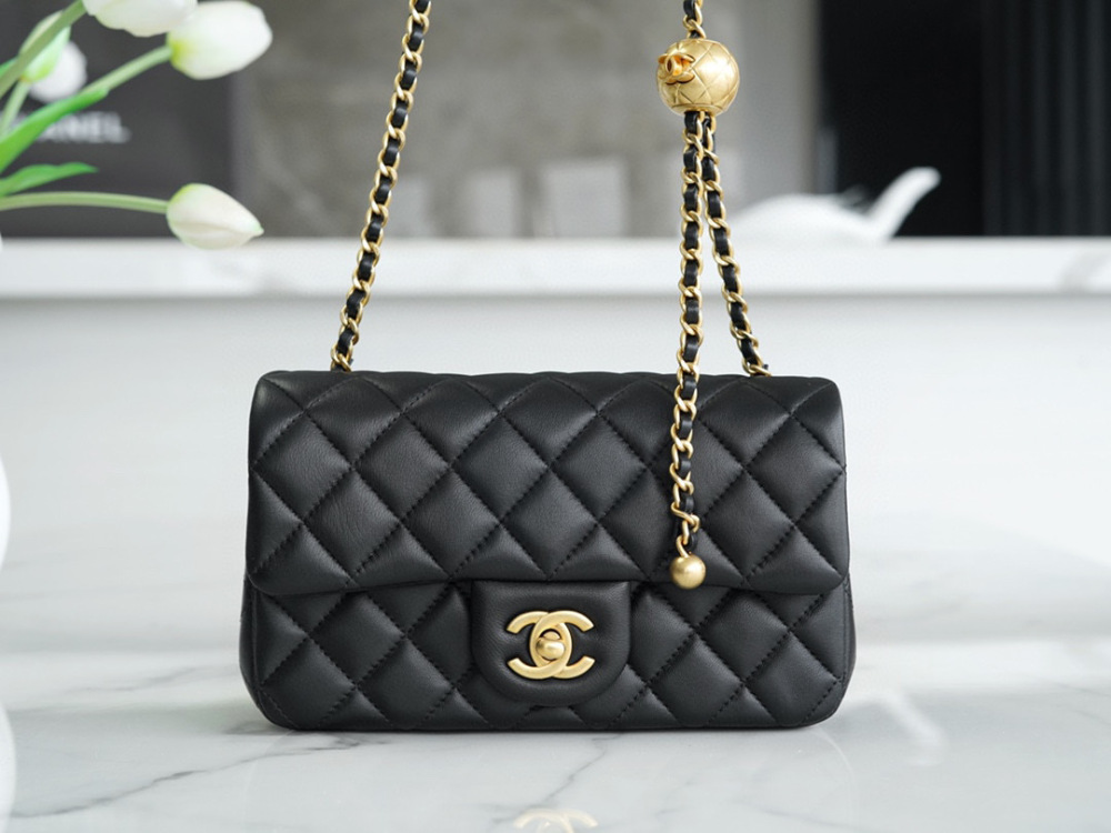 (cc) Chanel 23C gold ball