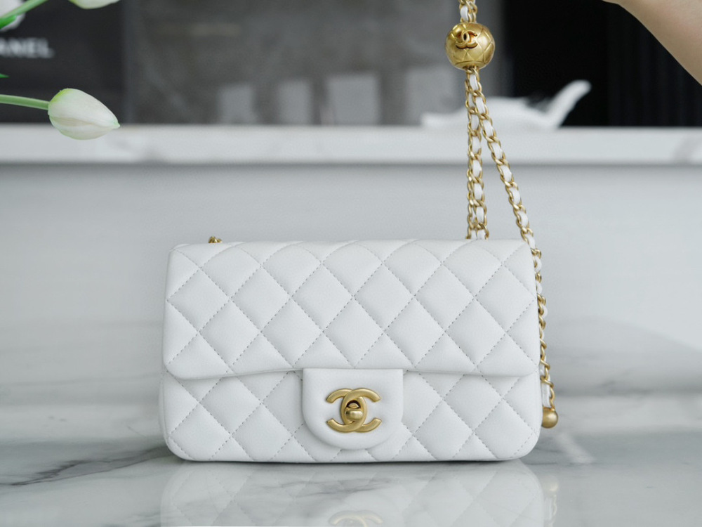 (cc) Chanel 23C gold ball