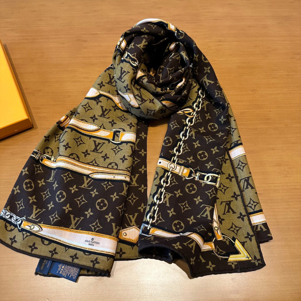 Top grade LV shawl 