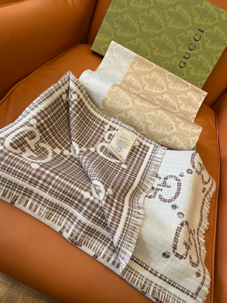 Top grade Gucci shawl