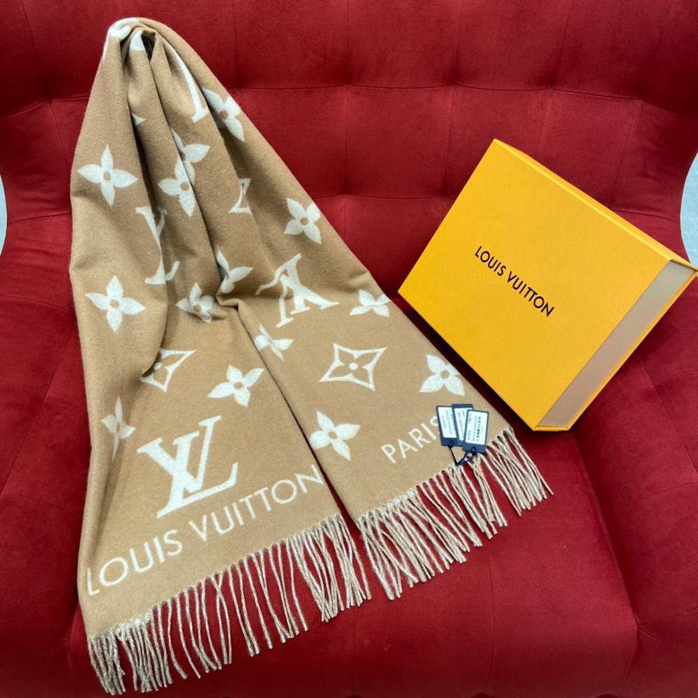 Top grade Lv shawl