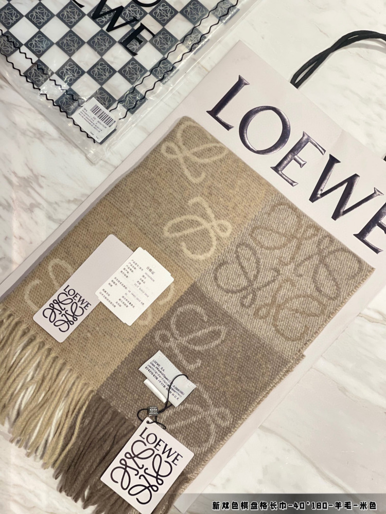 Top grade Loewe scarf 