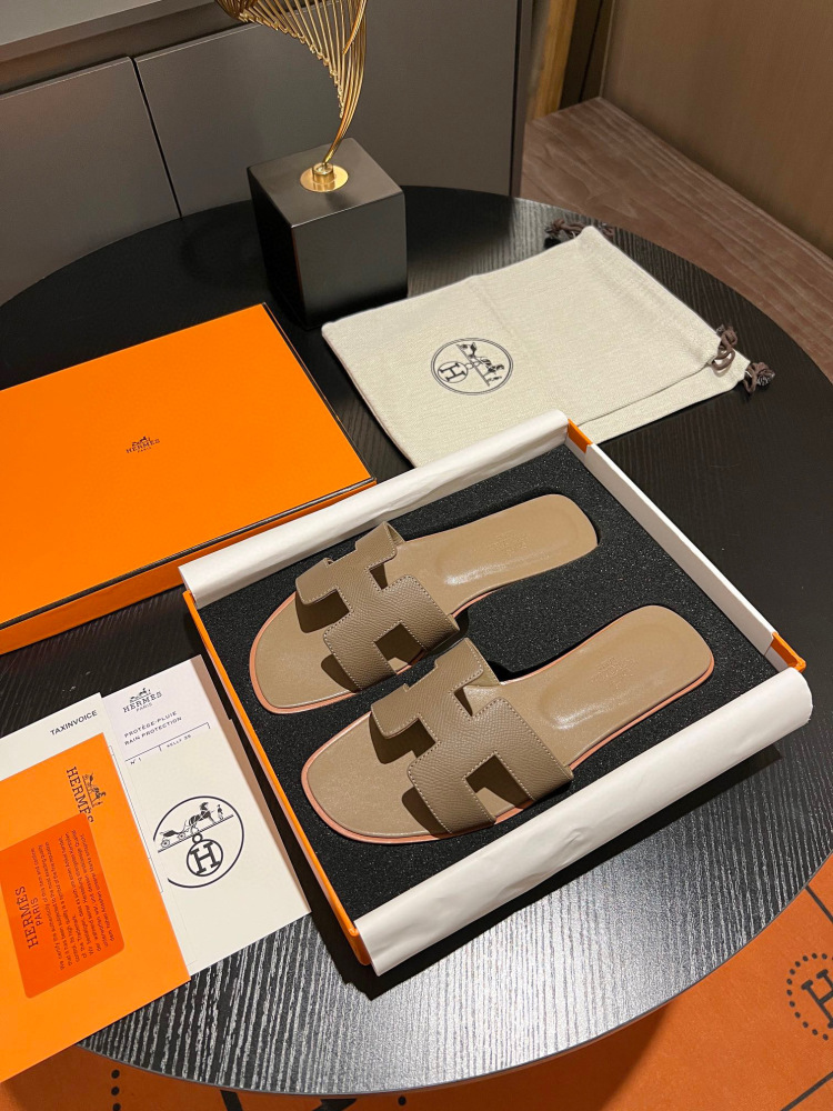 Hermes flat slippers