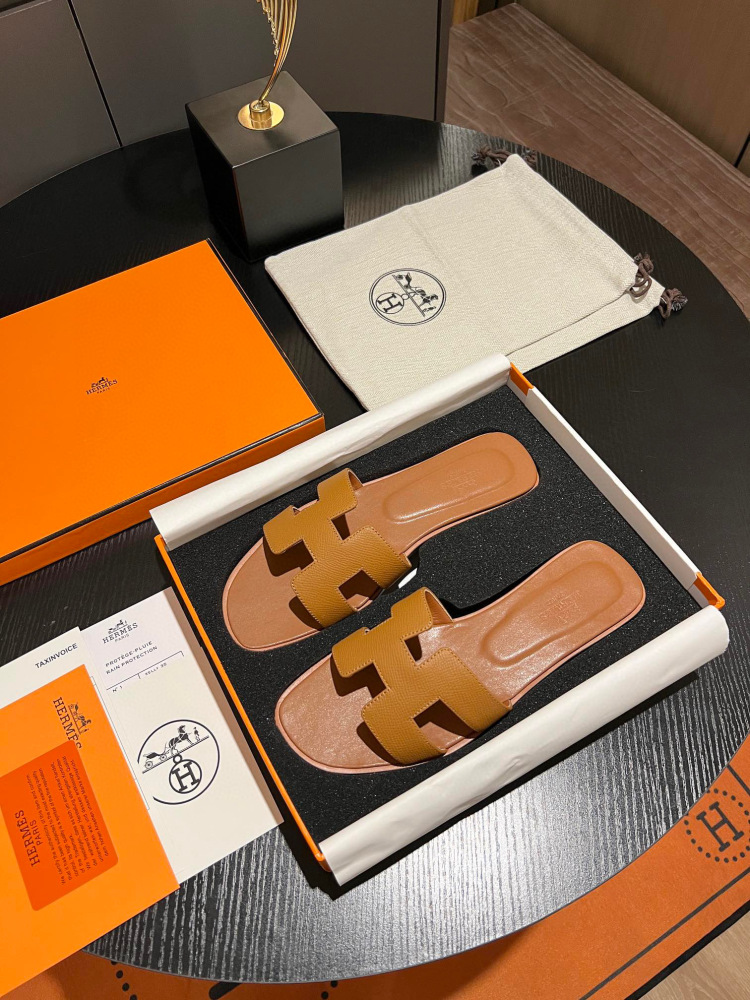 Hermes flat slippers