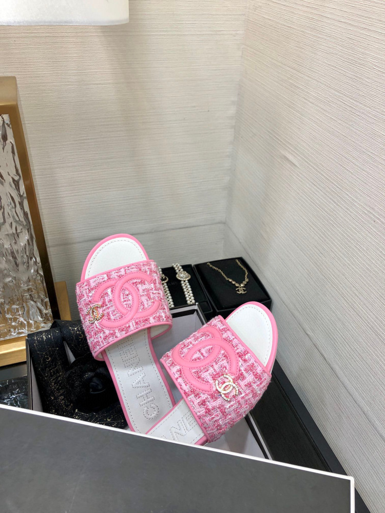 Chanel slipper