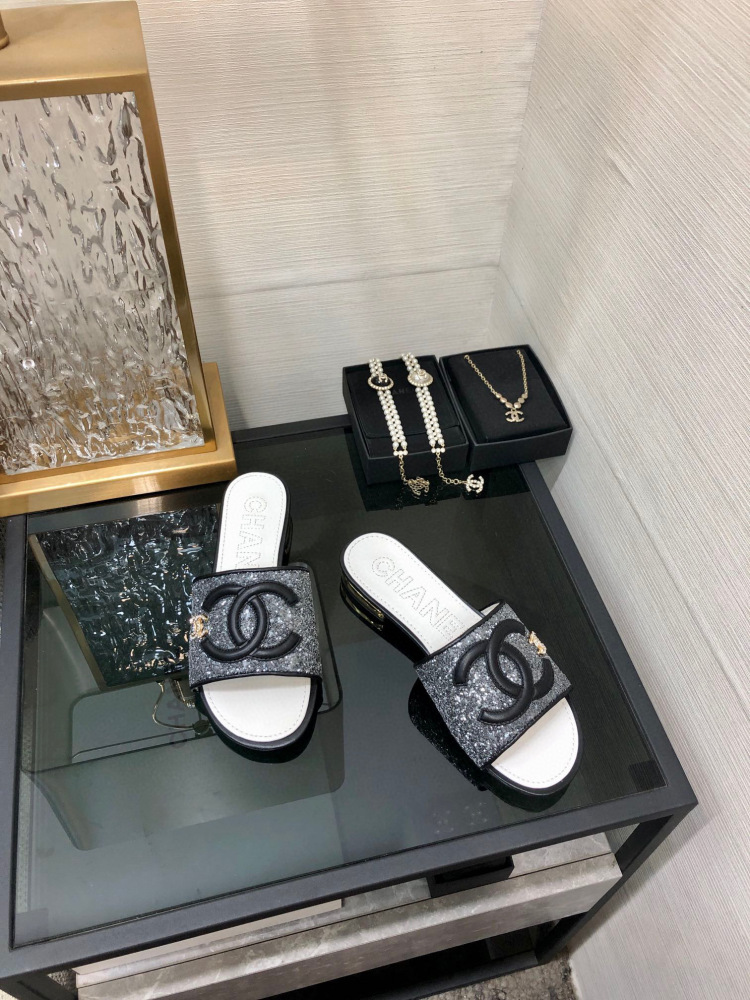 Chanel slipper