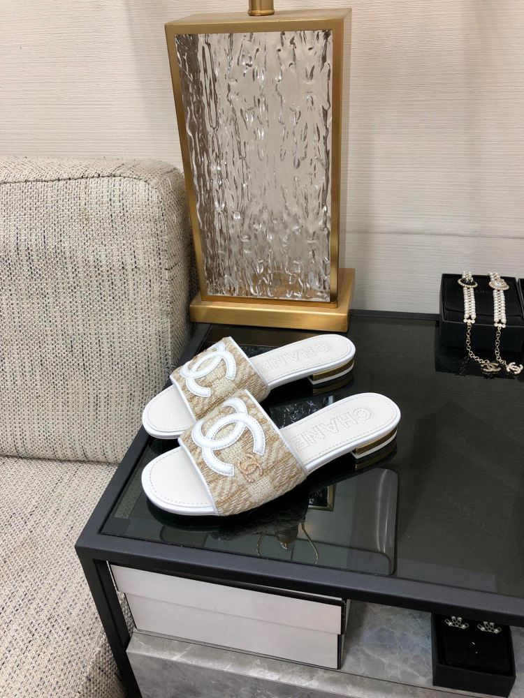 Chanel slipper