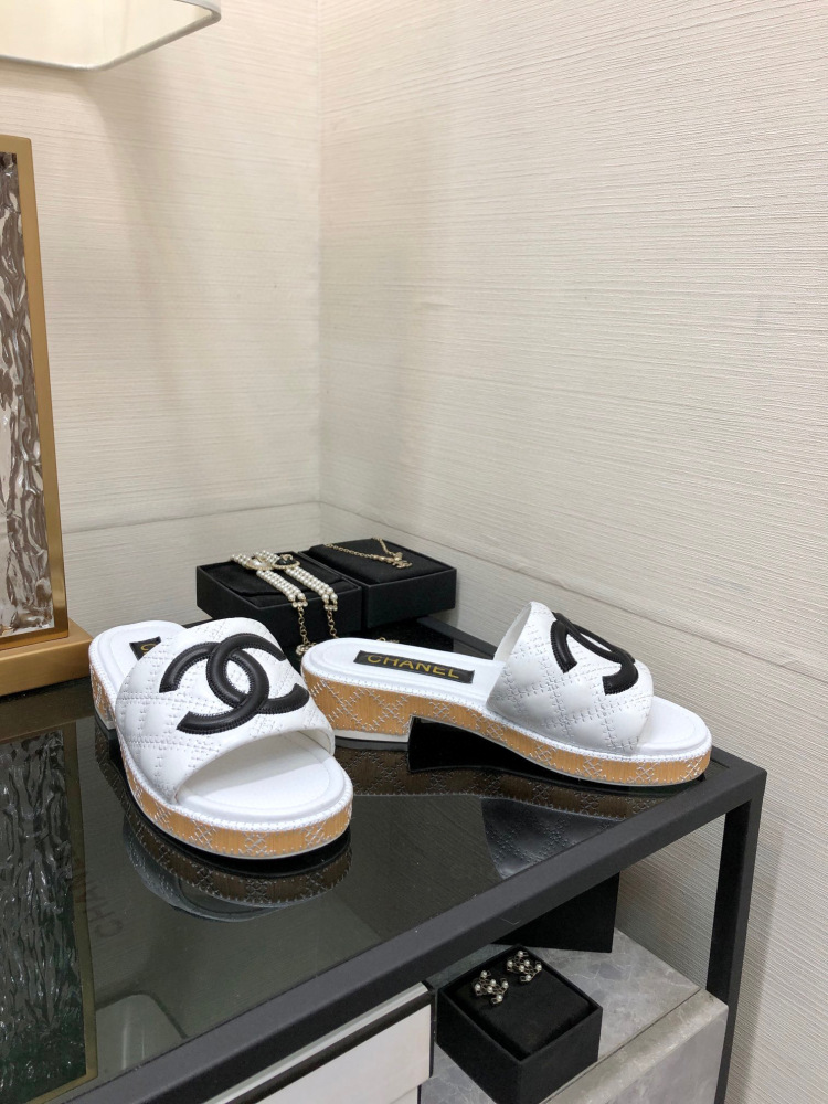 Chanel slipper