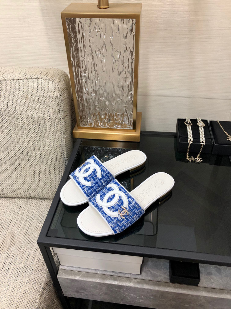 Chanel slipper