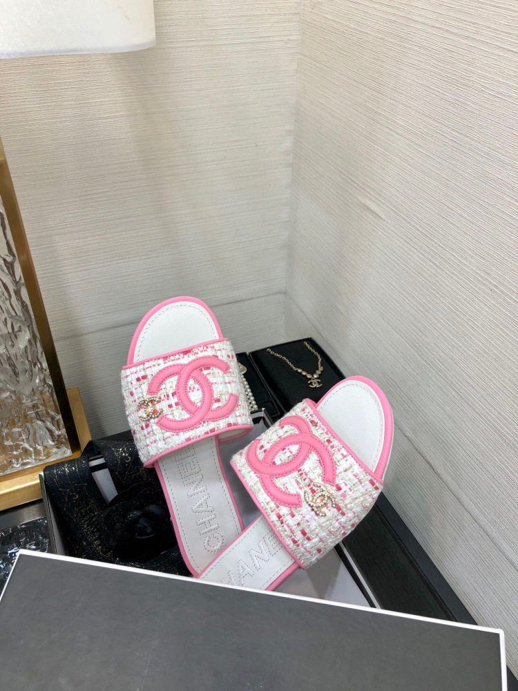 Chanel slipper