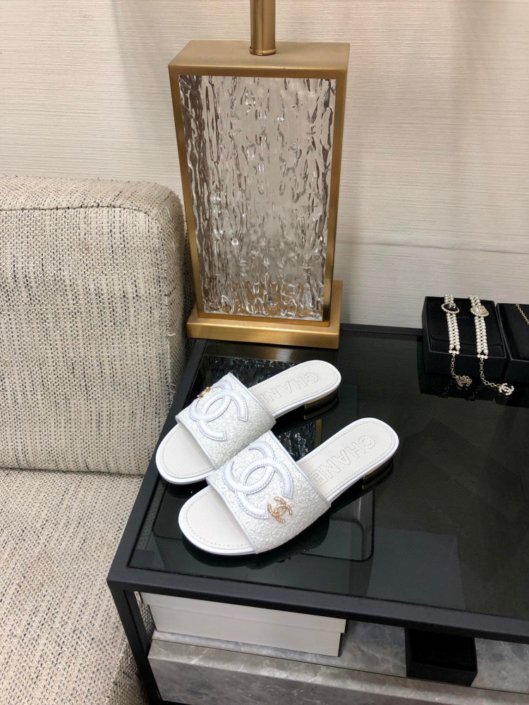 Chanel slipper