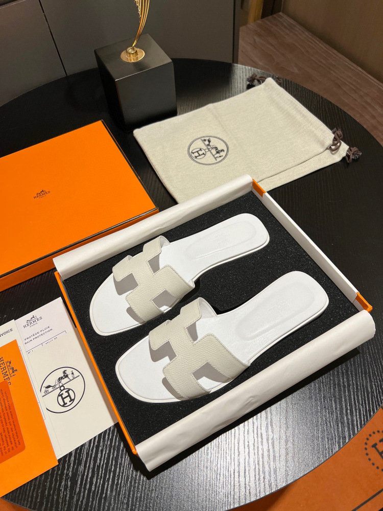 Hermes flat slippers