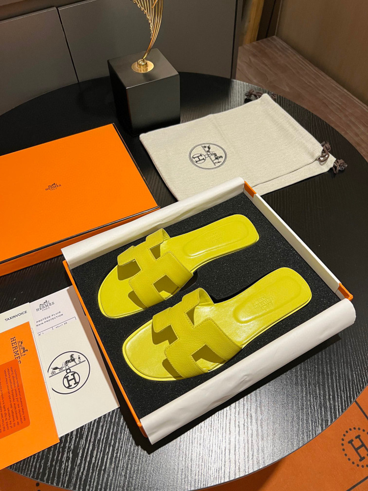 Hermes flat slippers